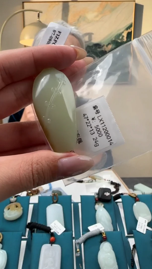 颈饰未镶嵌和田玉吊坠LX