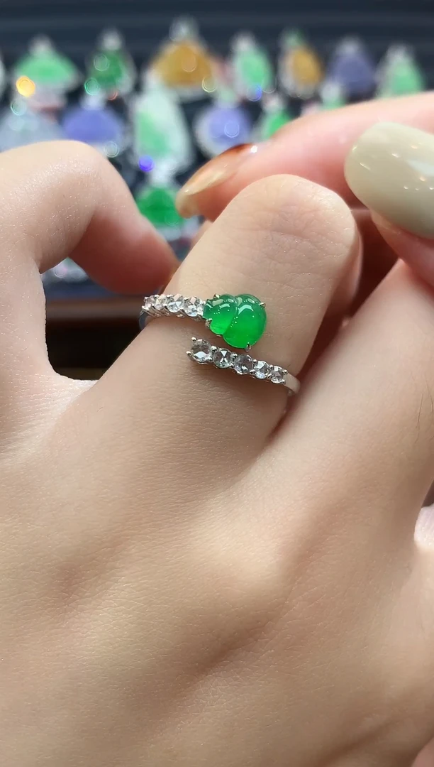 颈饰18K金镶嵌翡翠60-戒指