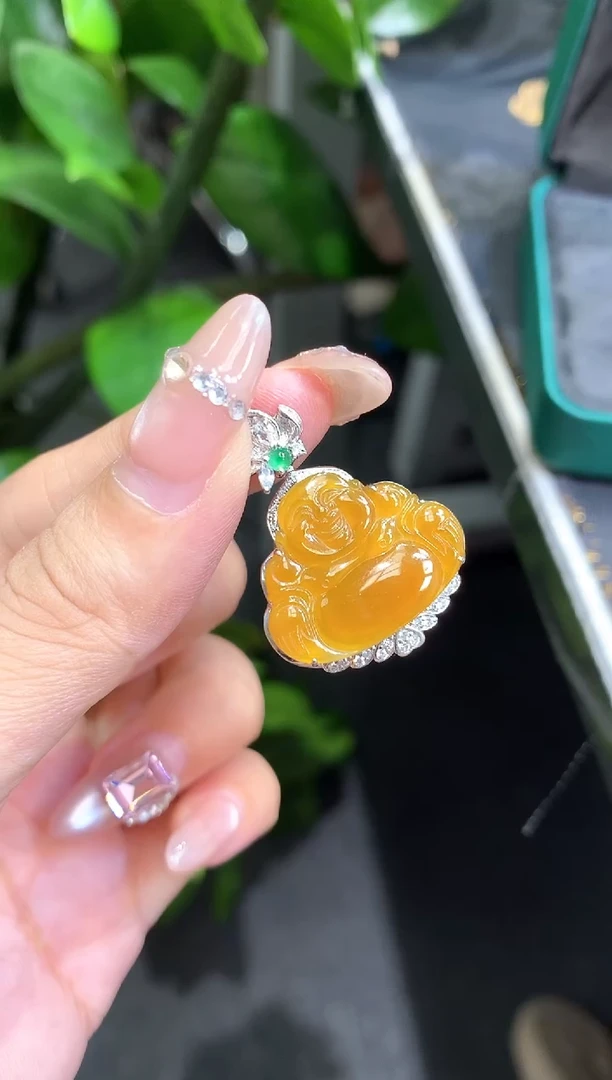 18K金镶嵌挂件翡翠佛公