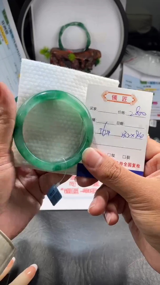 【闪购商品】石英质玉手镯未镶嵌非洲翠正圈56