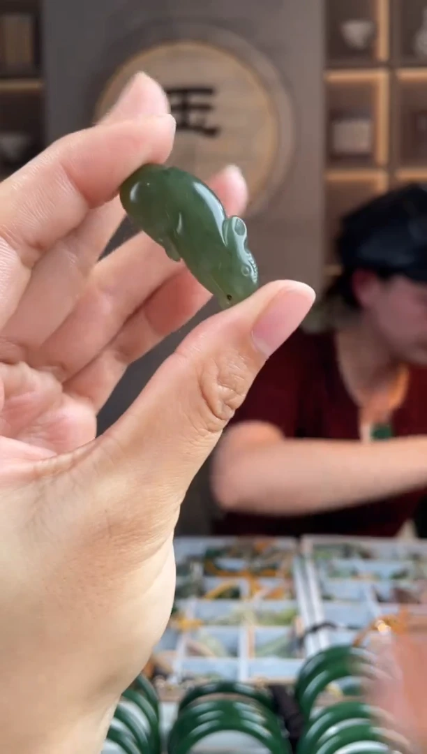 颈饰未镶嵌和田玉拍一发一，拍一发一