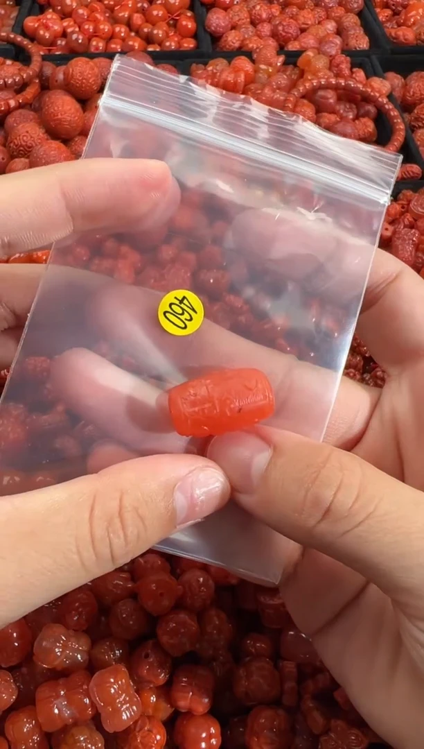 南红玛瑙未镶嵌颈饰1