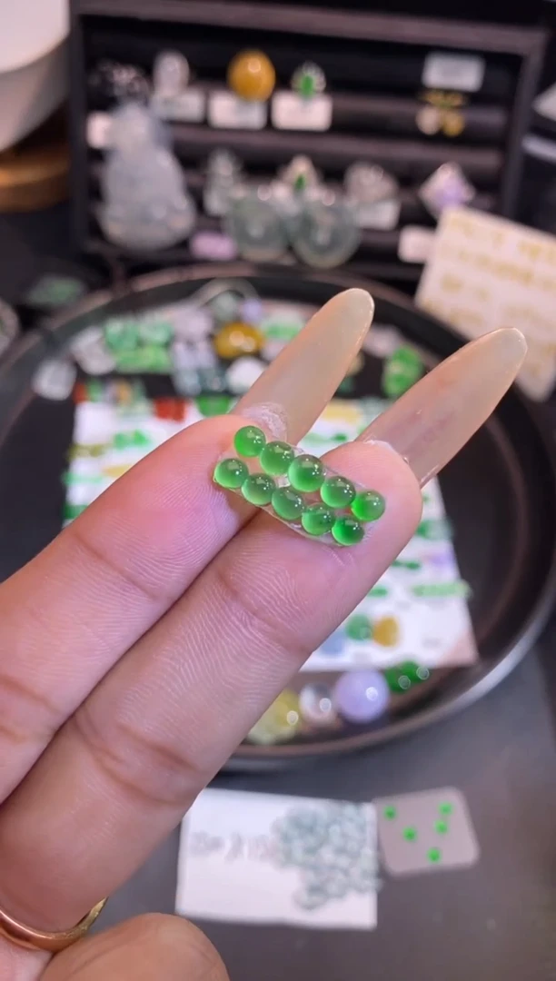 【闪购商品】翡翠挂件未镶嵌蛋