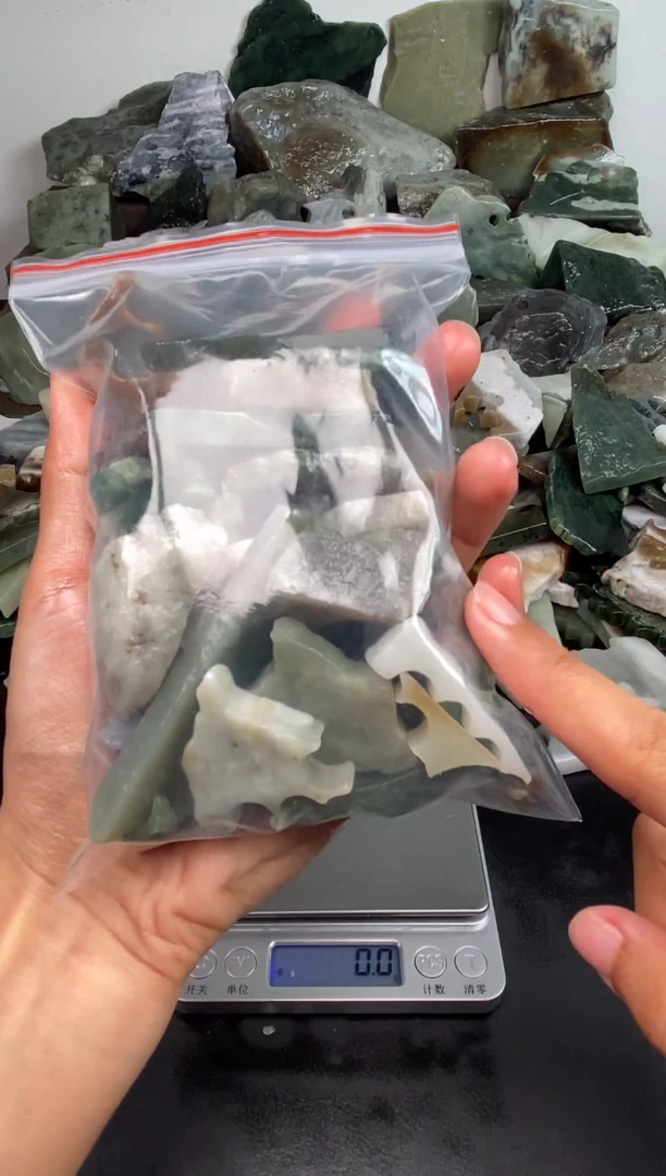 未镶嵌和田玉摆件1