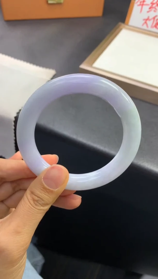 未镶嵌手镯（圆镯）翡翠退货需手镯吊牌标签完好