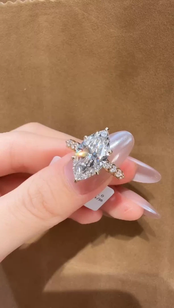 18K金镶嵌实验室培育钻石@@戒指黄马眼3卡爪镶12