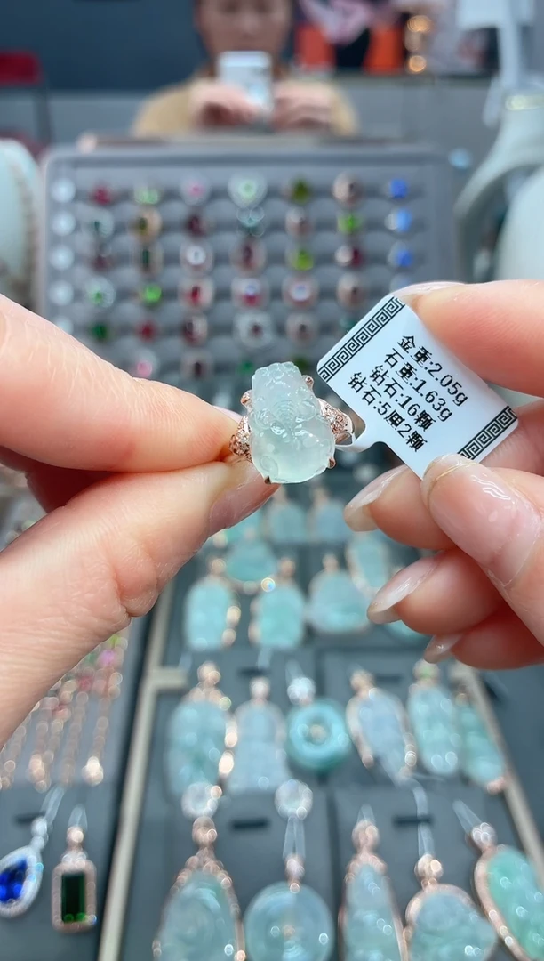 18K金镶嵌戒指翡翠1.63