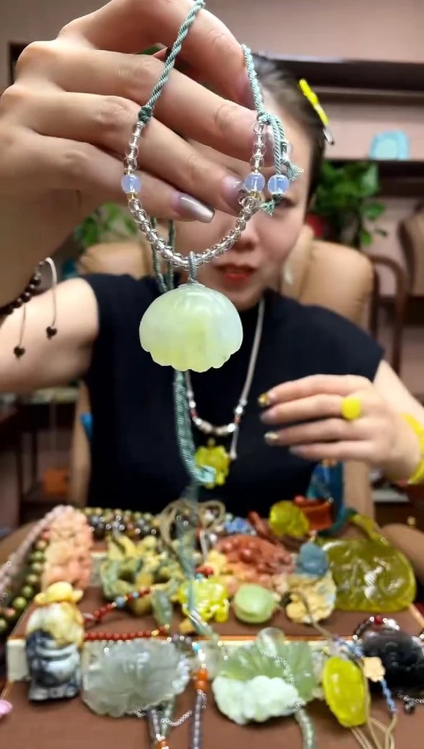 未镶嵌岫玉吊坠·