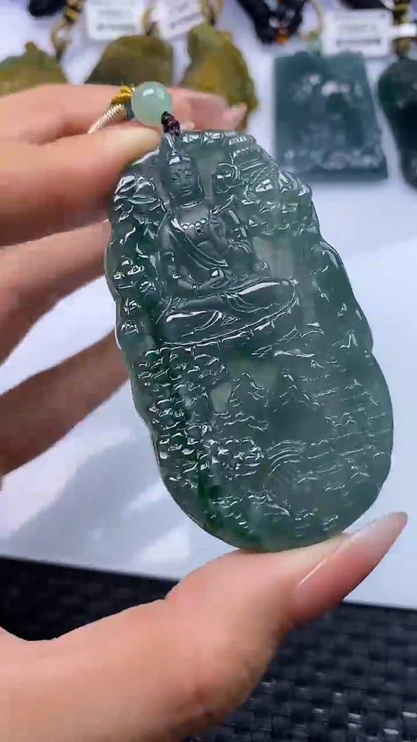 颈饰未镶嵌翡翠
