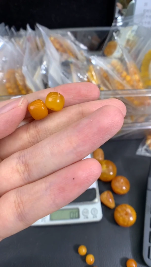 蜜蜡未镶嵌珠宝奇石多样性发一件