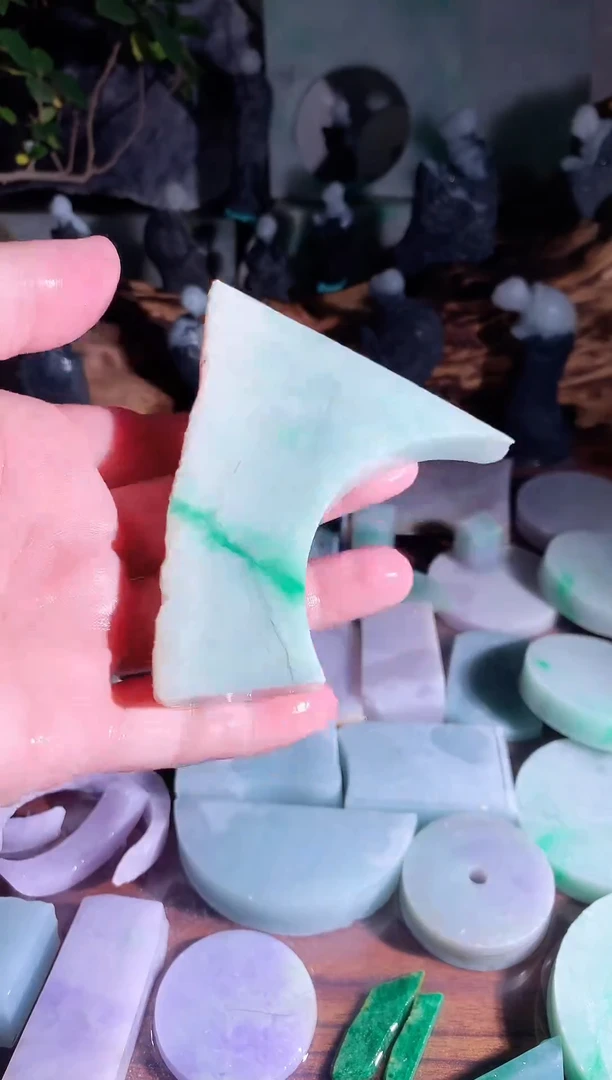 【闪购商品】翡翠吊坠(不含链)未镶嵌A61