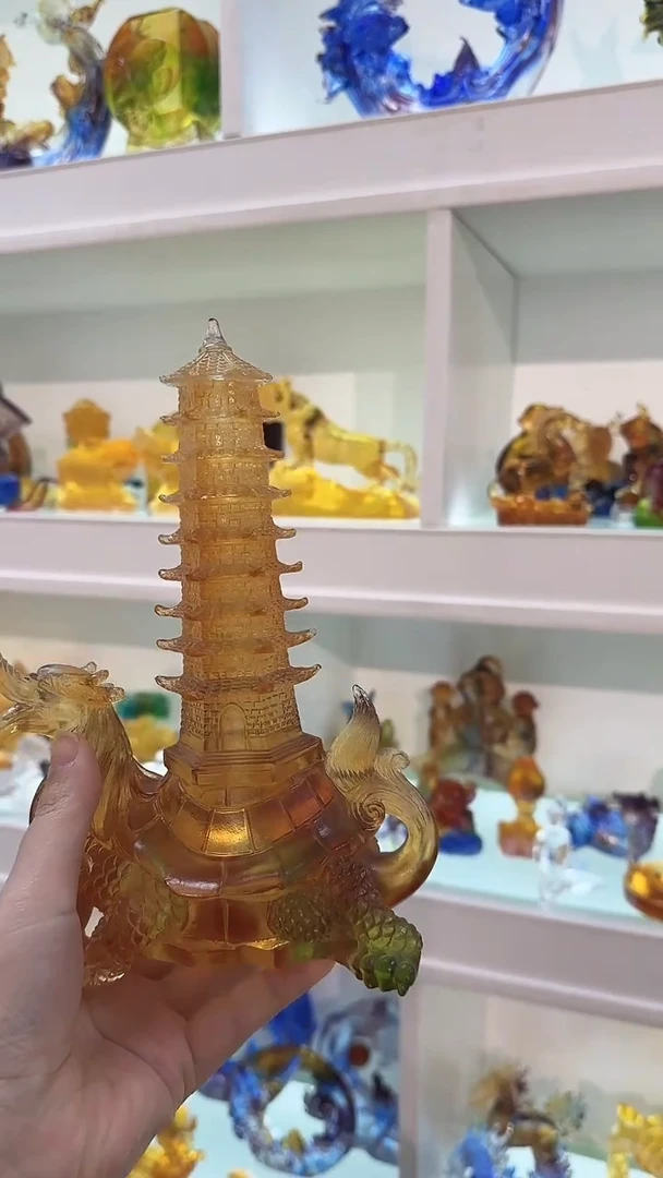 手工艺品琉璃龙龟塔