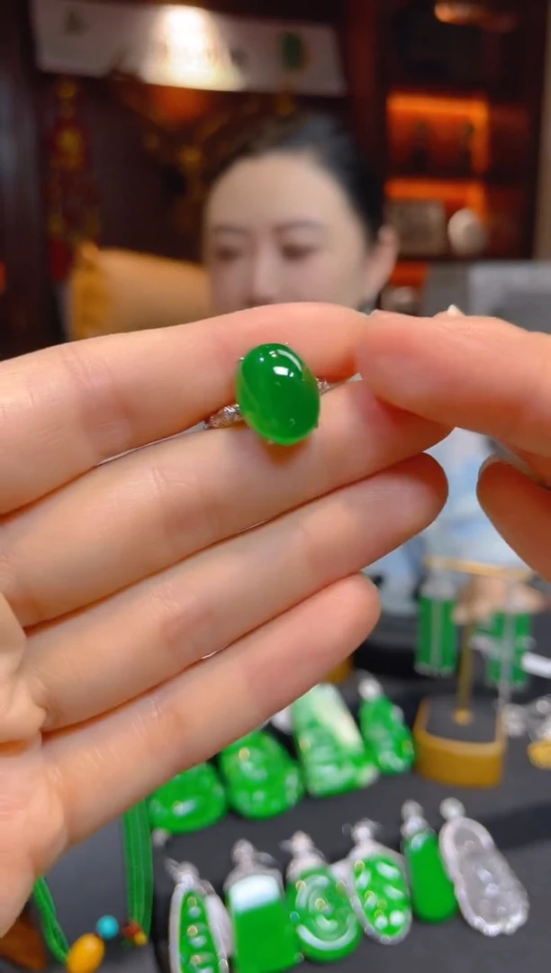 【闪购商品】翡翠戒指18K金镶嵌114751天然A货翡翠蛋面戒指
