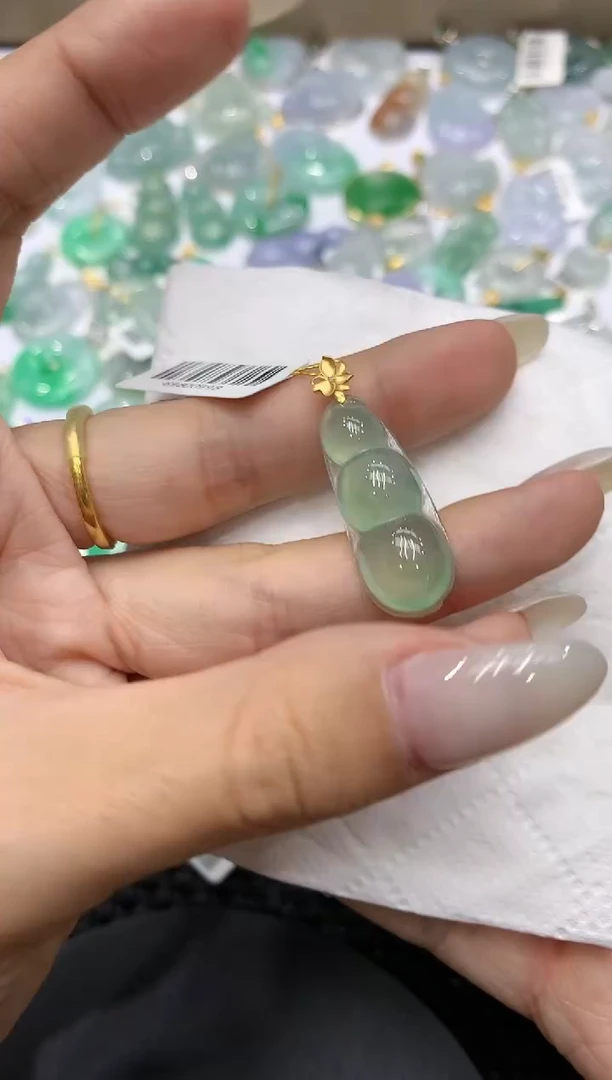 颈饰18K金镶嵌翡翠111111111111