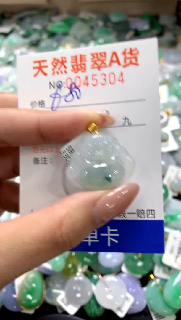 颈饰18K金镶嵌翡翠1111111111111111