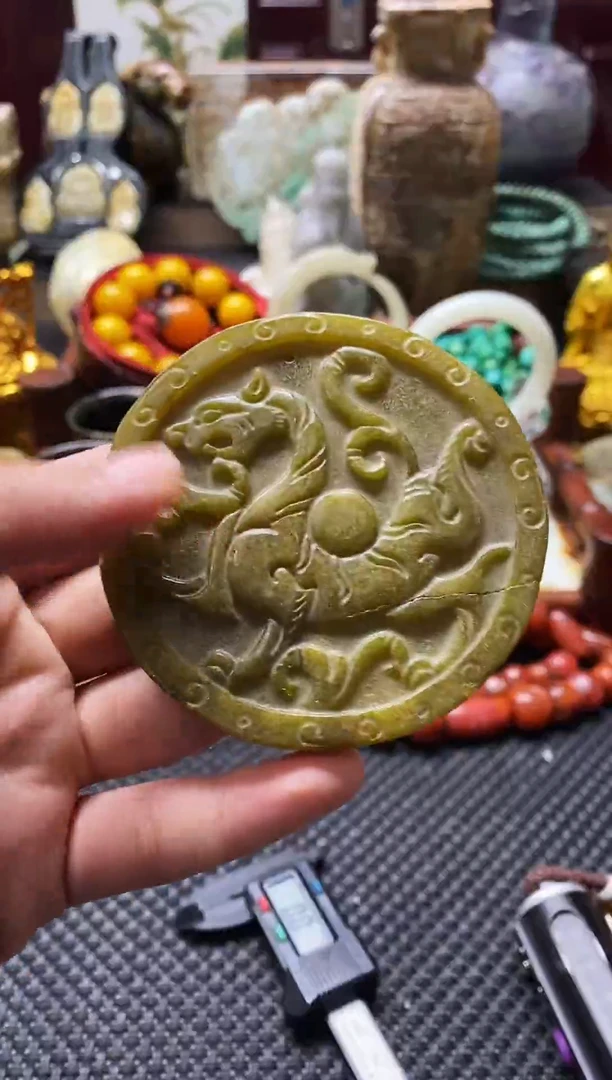 未镶嵌和田玉挂件1个