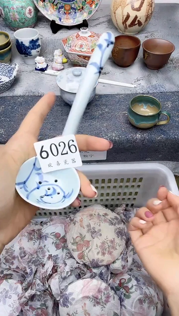 瓷片舔****女           6026