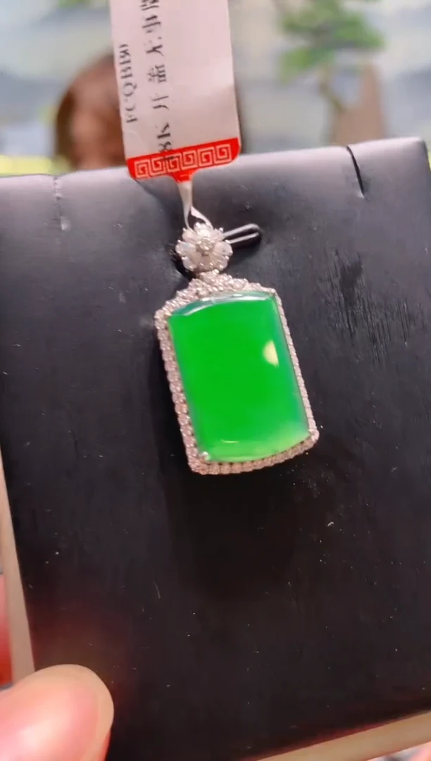 翡翠18K金镶嵌颈饰翡翠A23