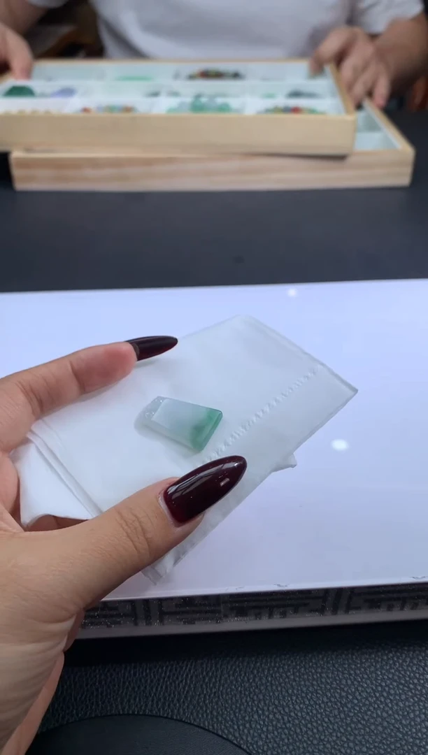 【闪购商品】定制翡翠未镶嵌翡翠