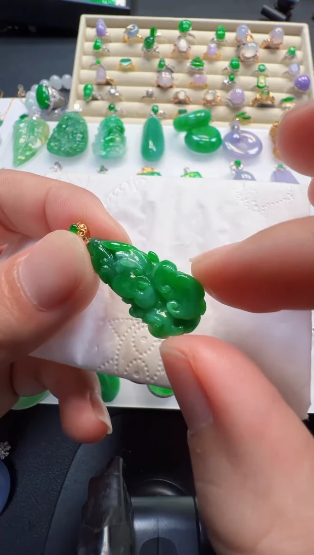 吊坠(不含链)18K金镶嵌翡翠1680