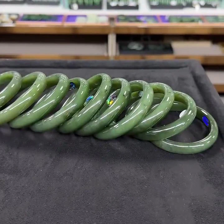 【老郑家】和田玉手镯一支 (多样性发1件) 微黑点