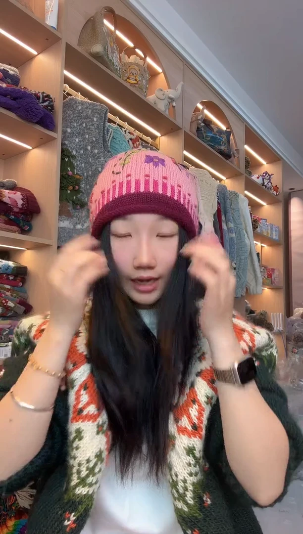 羊毛美利奴玫紫色刺绣卷边冷帽