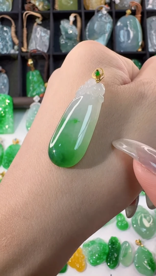 颈饰18K金镶嵌翡翠缅甸A货翡翠