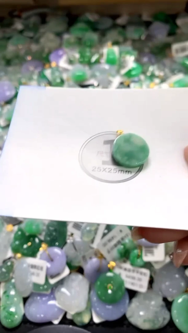 颈饰未镶嵌翡翠1