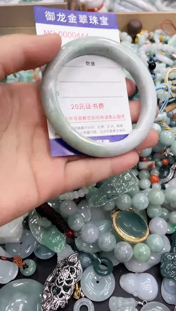 翡翠未镶嵌颈饰060