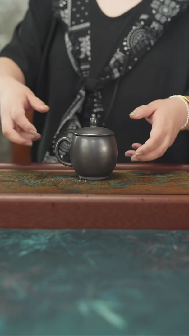 玄铁石黄小铁蛋紫砂盖杯