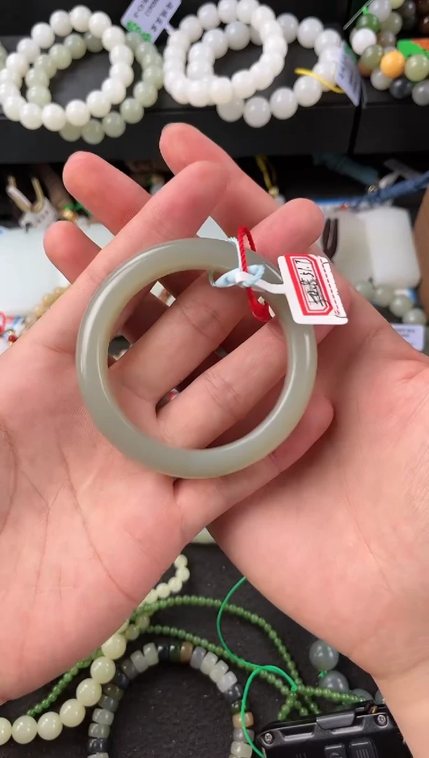 【闪购商品】和田玉手镯未镶嵌且末青白手镯51.7微色差