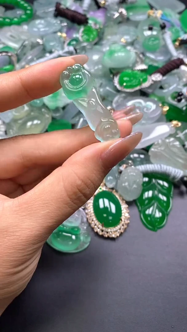 颈饰未镶嵌翡翠(配扣头多样性发其一）195