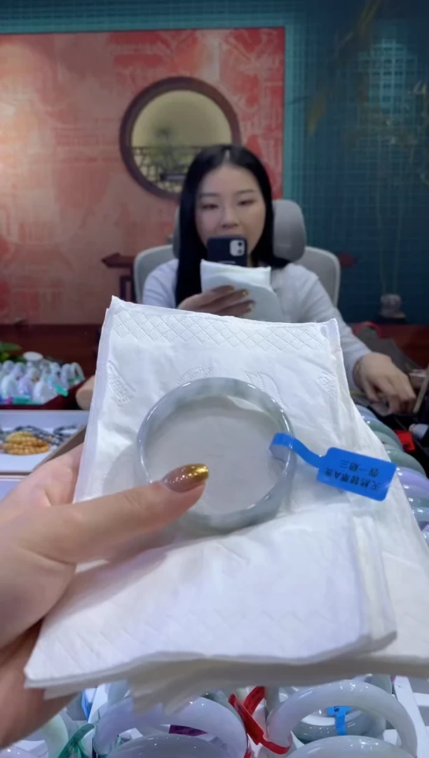 翡翠手镯未镶嵌多人06721