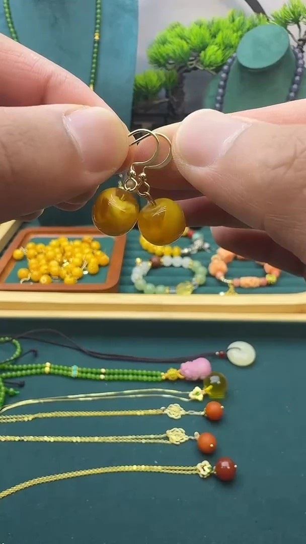 14K金镶嵌蜜蜡耳饰E01