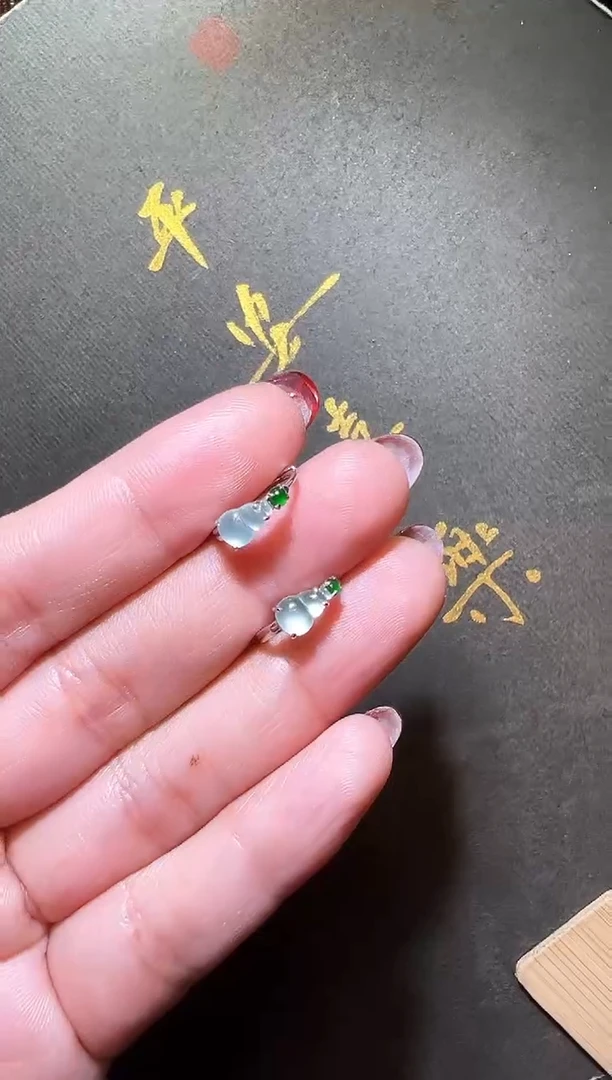 【闪购商品】翡翠耳饰18K金镶嵌翡翠葫芦耳扣