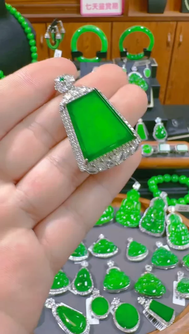 吊坠(赠链)银S925镶嵌翡翠天然A货翡翠