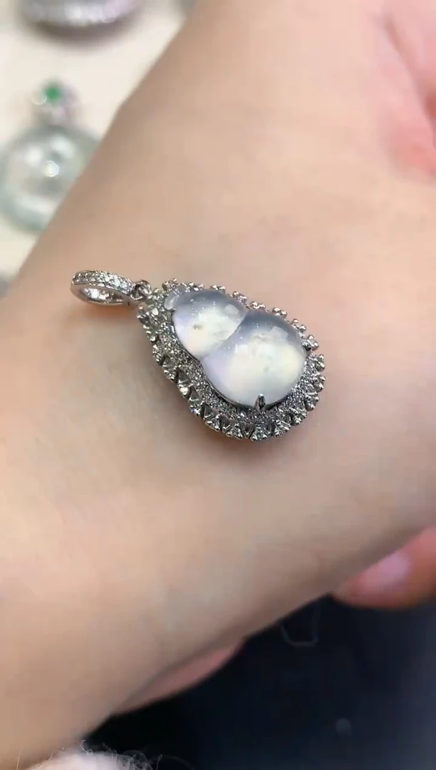 【闪购商品】翡翠吊坠(不含链)18K金镶嵌b69