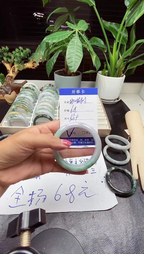 翡翠手镯未镶嵌姚**?翡翠手镯#81