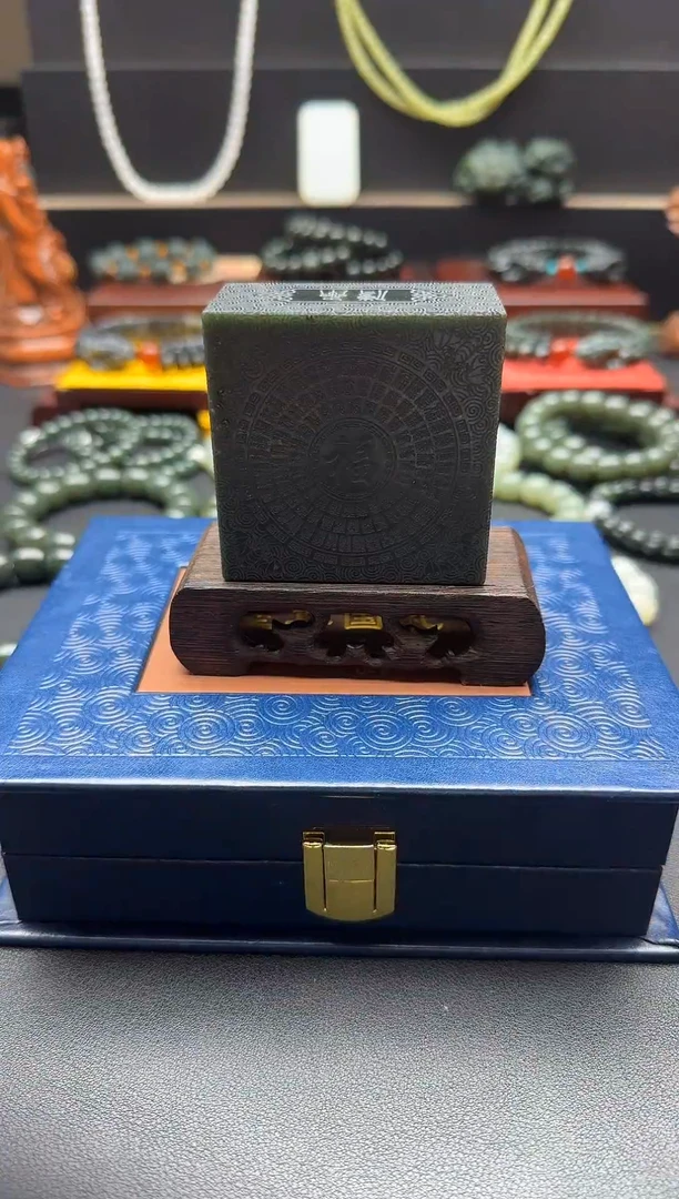 未镶嵌和田玉挂件塔青和田玉300克摆件