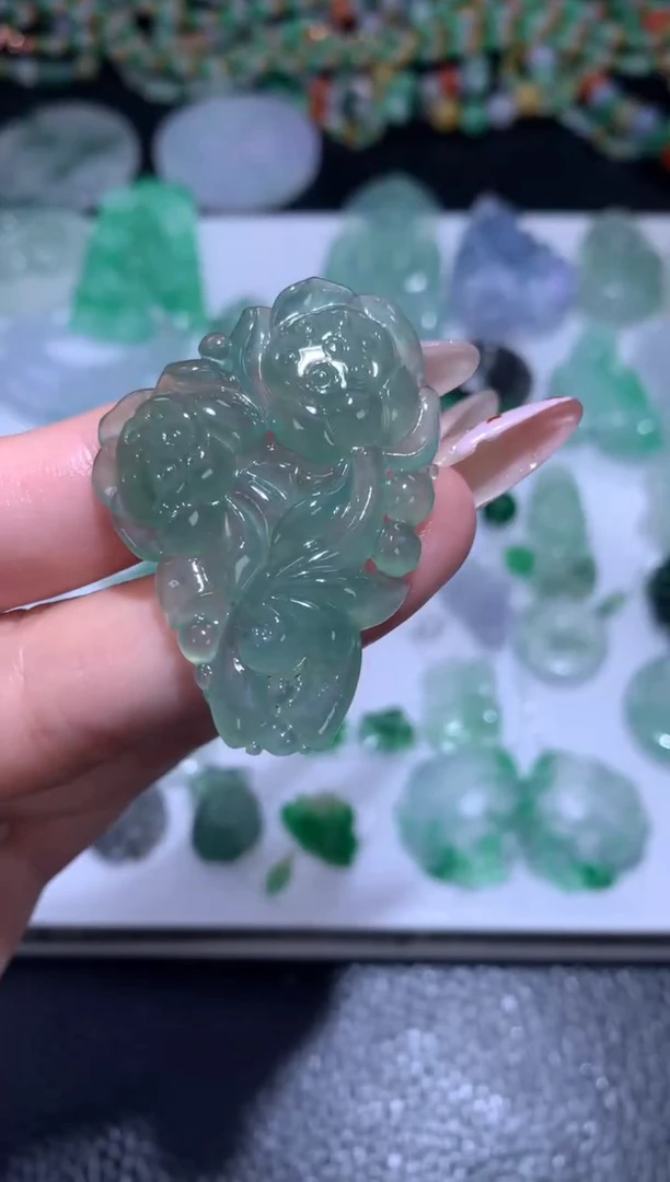 未镶嵌定制翡翠并蒂莲
