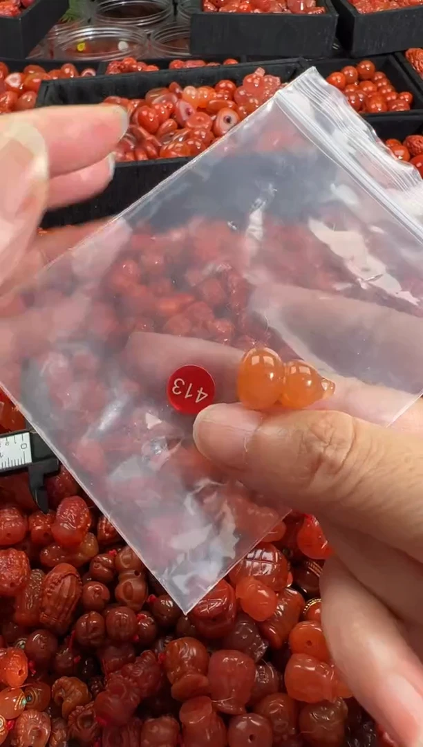 南红玛瑙未镶嵌颈饰1