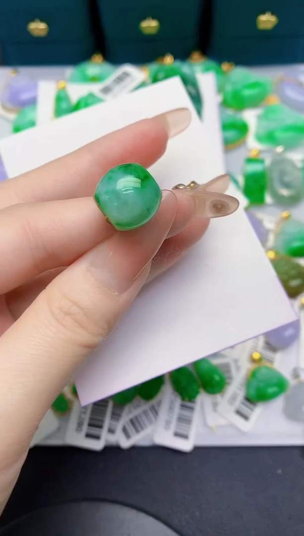 颈饰未镶嵌翡翠缅甸天然翡翠A货