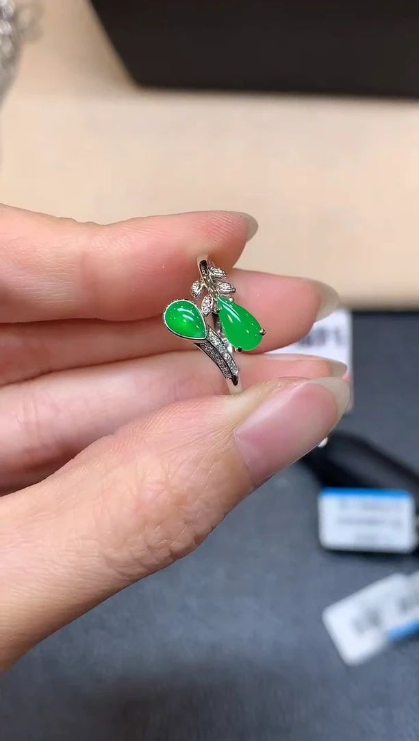 18K金镶嵌戒指翡翠3【无鉴赏期】水滴【无服务费