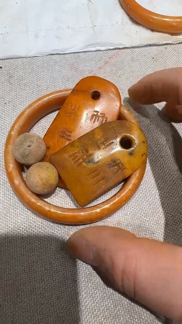 未镶嵌和田玉挂件1