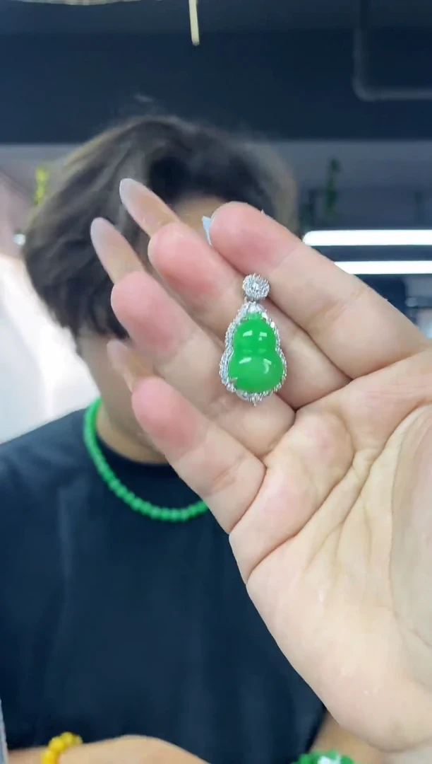 颈饰未镶嵌翡翠多样性发其一颜色微差