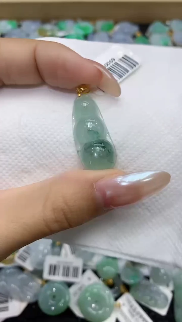 翡翠18K金镶嵌颈饰111111111111