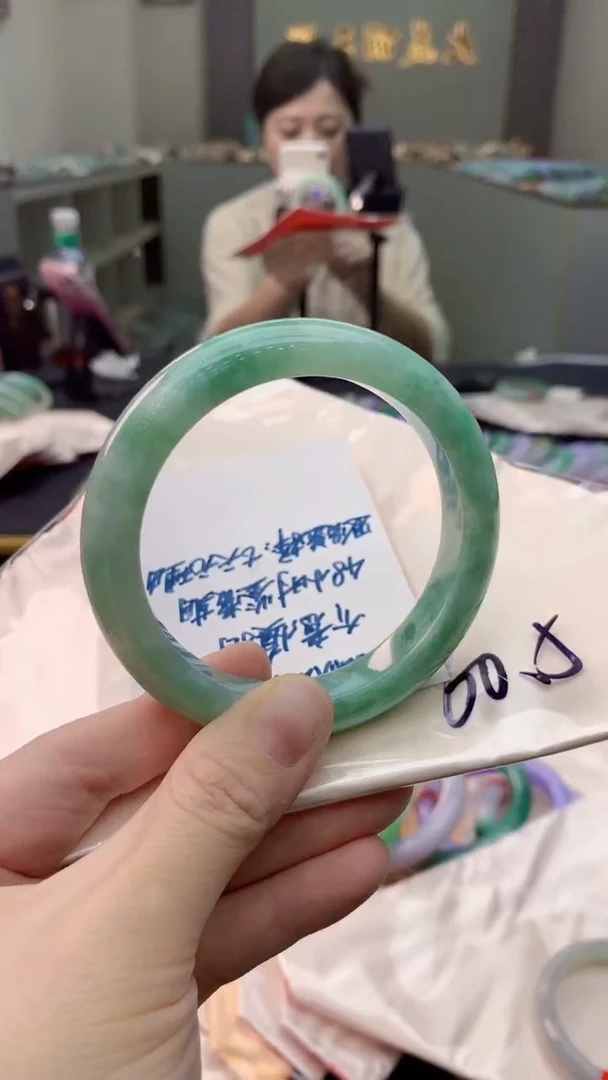 未镶嵌手镯翡翠0550513252