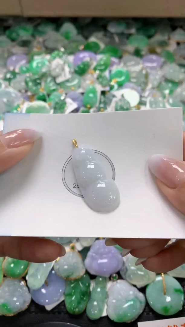 颈饰18K金镶嵌翡翠1111111111111111