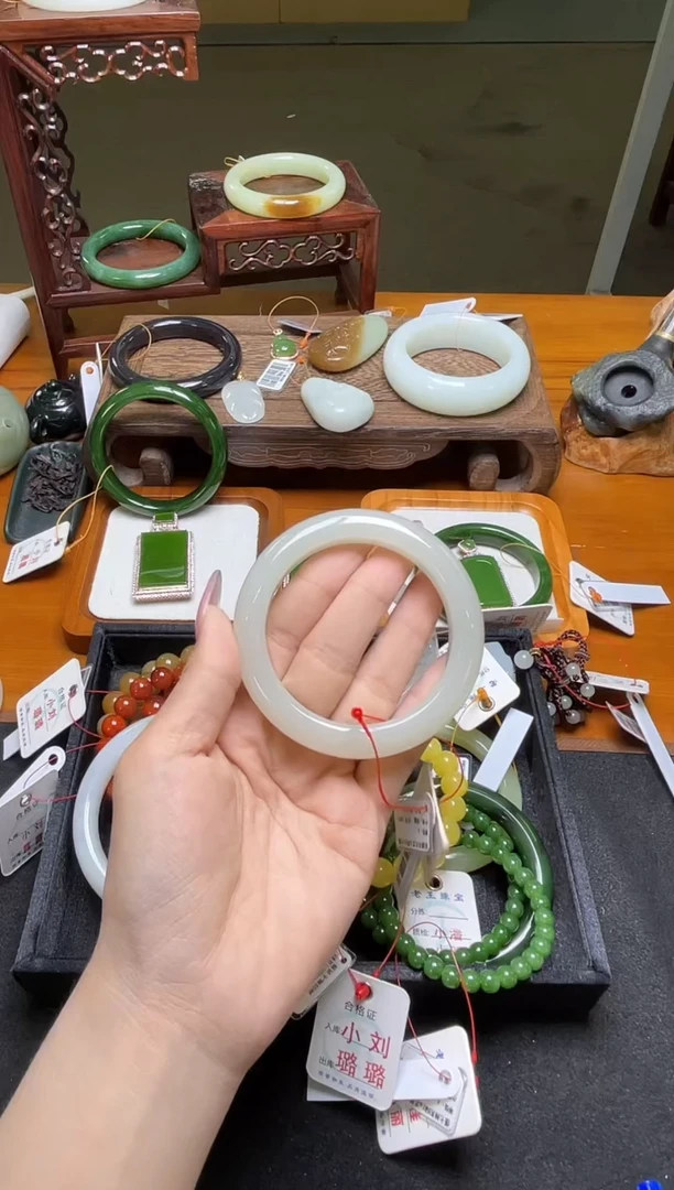未镶嵌手镯和田玉黑山料 57+圈