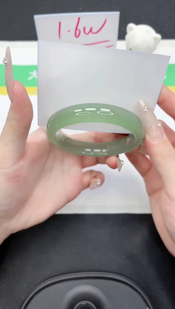 【闪购商品】石英质玉手镯未镶嵌93-59.3